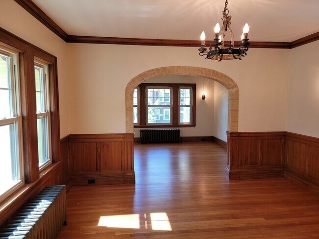 Building Photo - 133 Fairview Ave