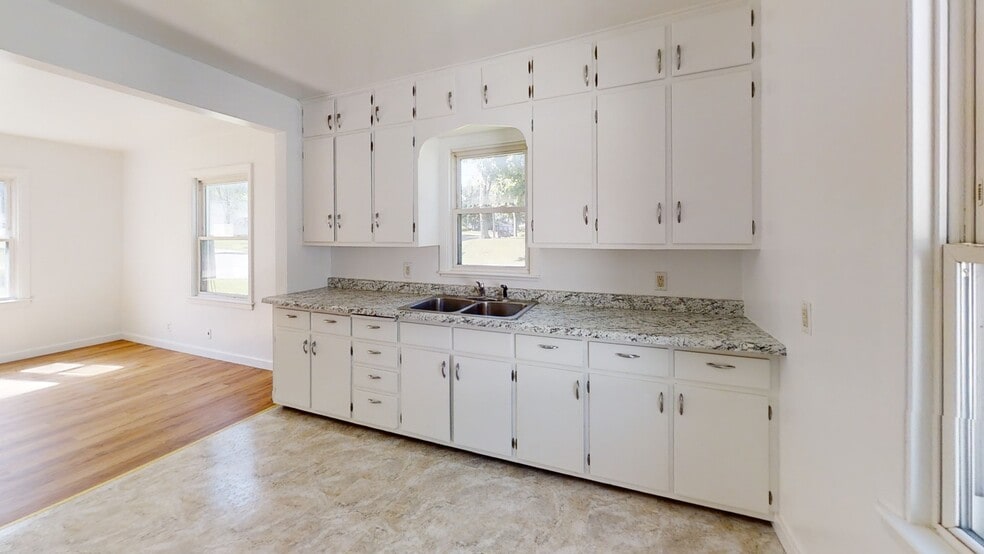 Spacious kitchen new flooring - 1103 Amherst Ave
