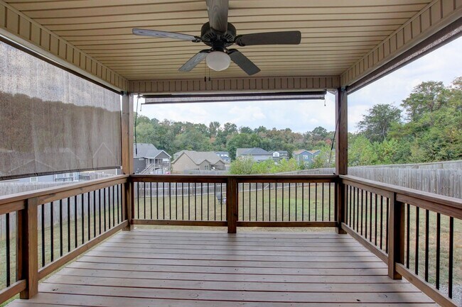 Building Photo - Beautiful Two Story Home With hardwood Flo...