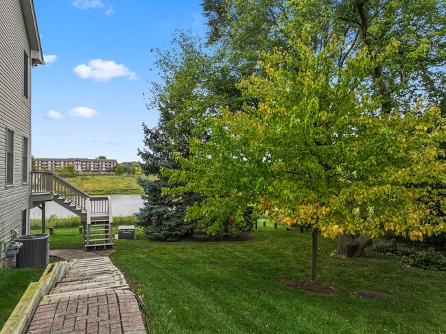 Building Photo - 566 W Bridge View Ct