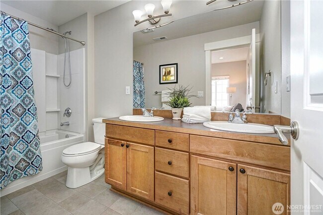 Building Photo - Stylish 5-Bed Home in Desirable Bothell ; ...