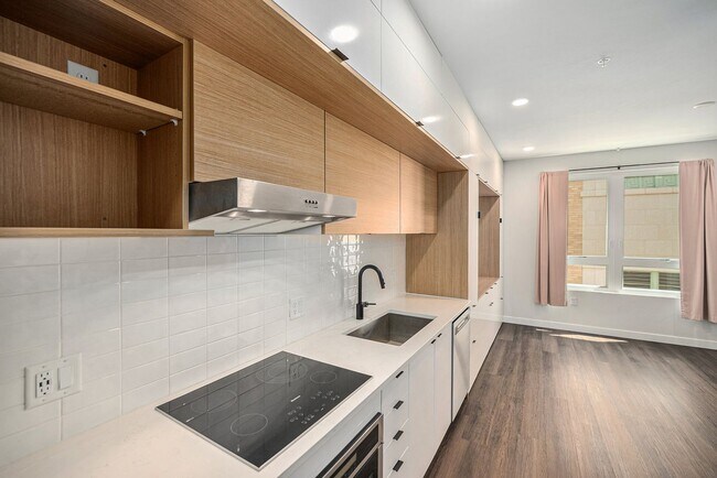 Building Photo - Centrally located 1 bedroom in the heart of Uptown!