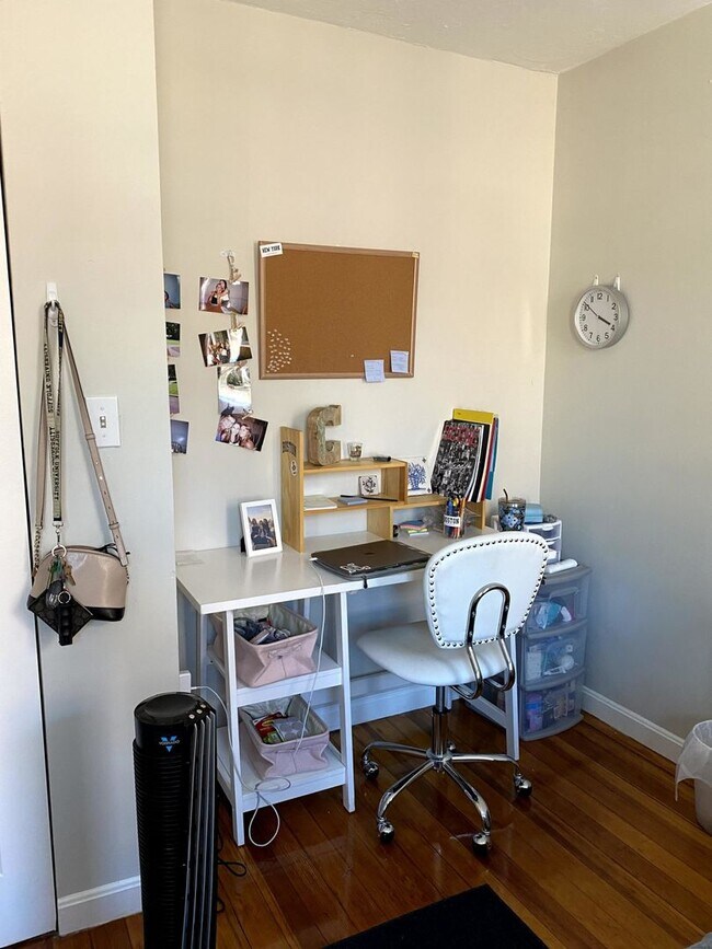 Building Photo - HOT NORTH END LISTING!!!