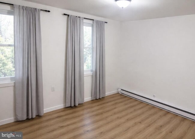 Building Photo - 504-506 Pine Hill St