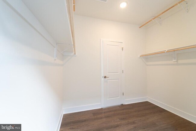 Building Photo - 41935 Spring Air Dr