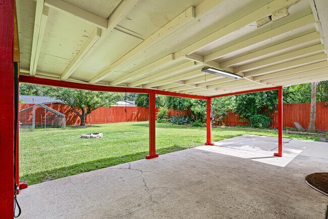 Building Photo - 5718 Greencraig Dr