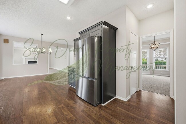 Building Photo - BEAUTIFUL HOME AVAILABLE NOW!!
