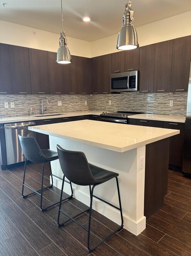 Building Photo - 4700 NW 84th Ave