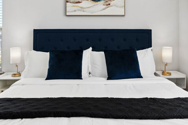 Building Photo - 264 N Walton St