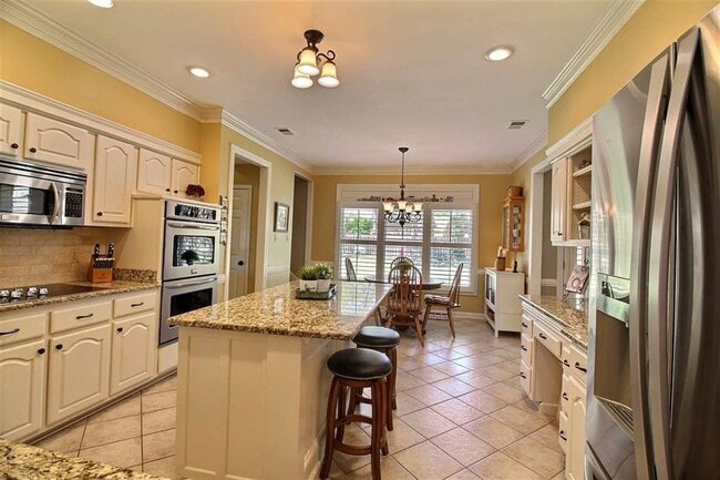 Building Photo - 2345 Linkenholt Dr