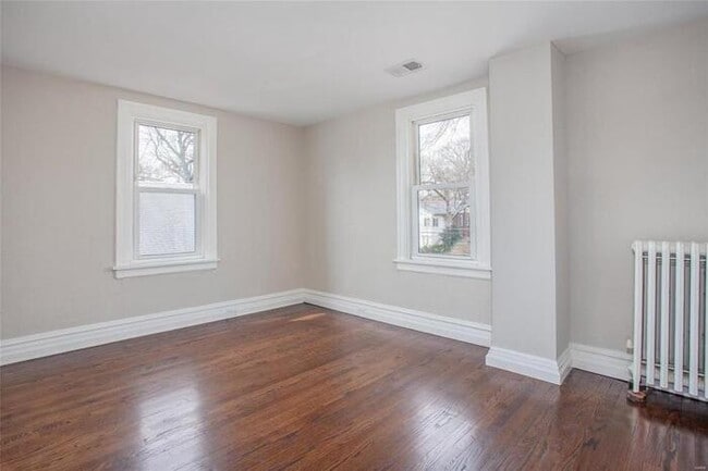 Building Photo - Fantastic 3bd/2ba home! Coming soon!
