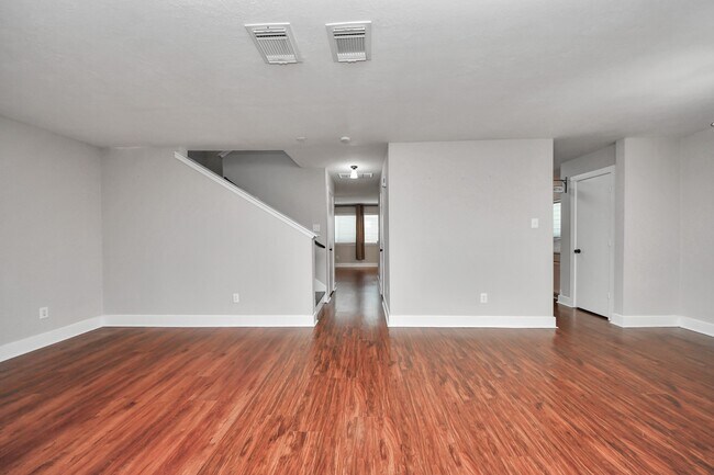 Building Photo - 1536 Kew Garden Dr