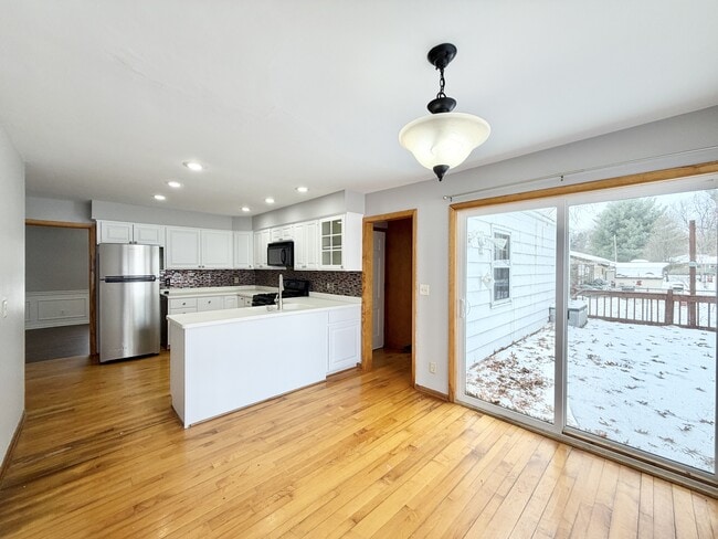 Building Photo - 2431 Blarney Stone Dr