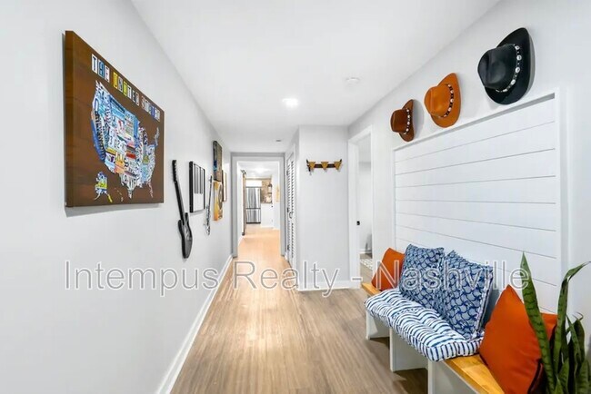 Building Photo - 840 Lemont Dr