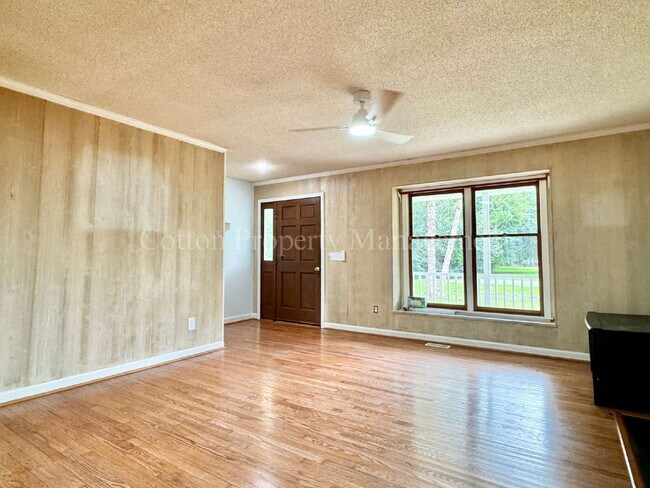 Building Photo - 307 Abbey Ln