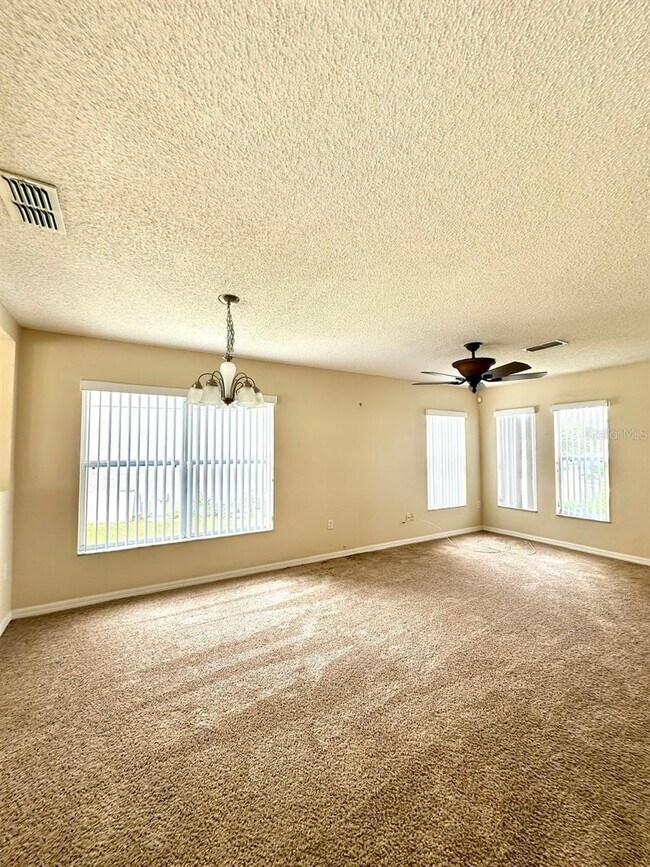 Building Photo - 410 Canna Dr