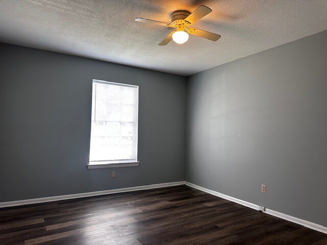 Building Photo - 3818 Country Club Rd