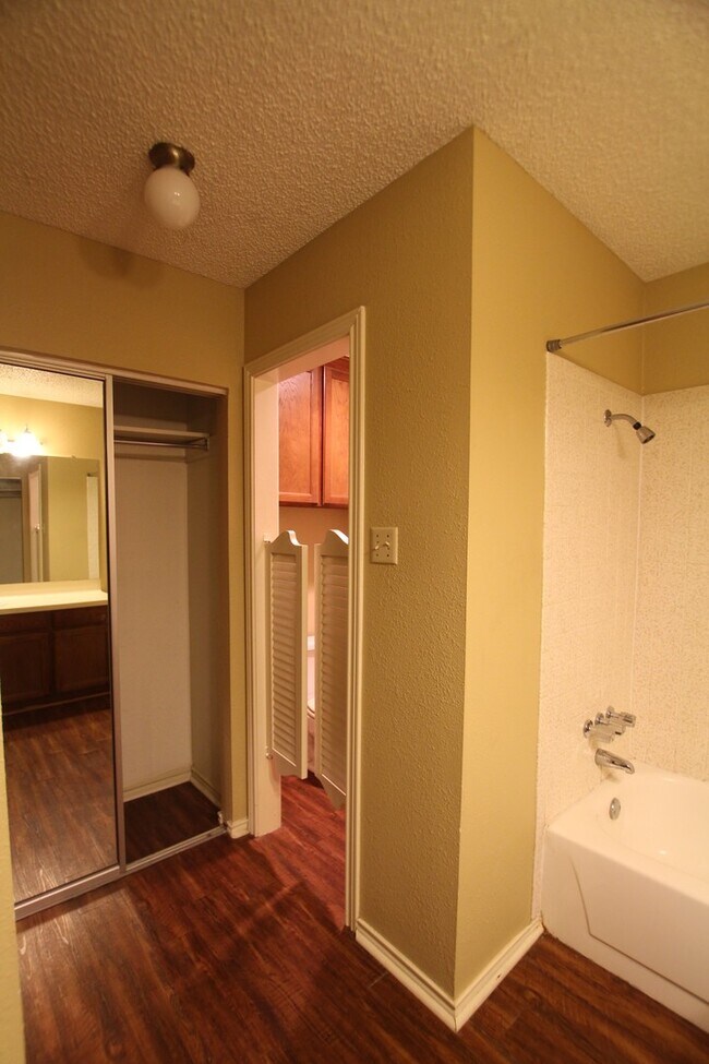 Building Photo - Garrett Duplex 8302/8304