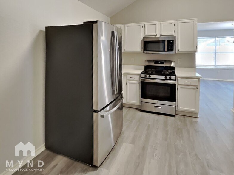 Building Photo - 4961 Briar Oaks Ln