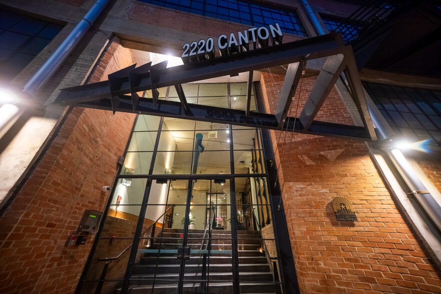 Primary Photo - 2220 Canton St