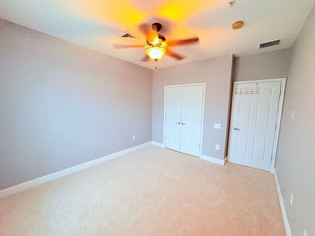 Building Photo - POTOMAC CLUB - TOWNHOUSE CONDO