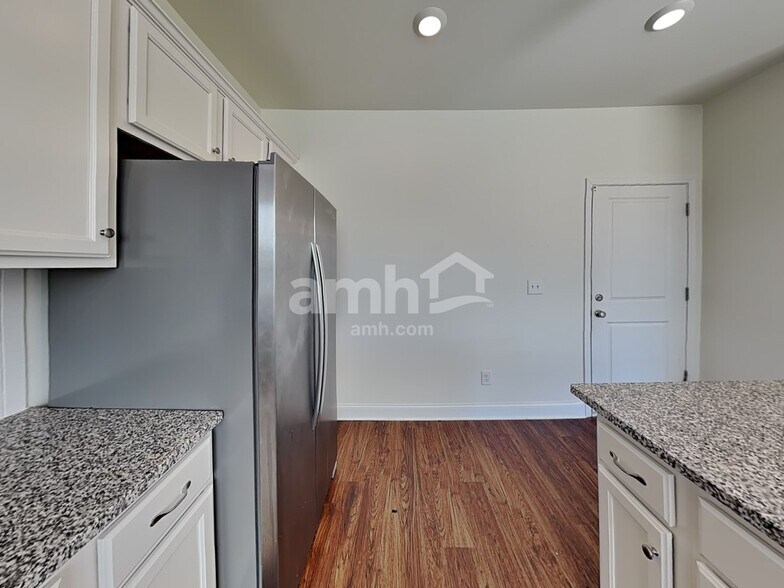 Building Photo - 2854 Chapel Hill Rd