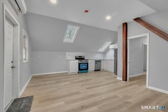 Building Photo - 196 Hartford Rd