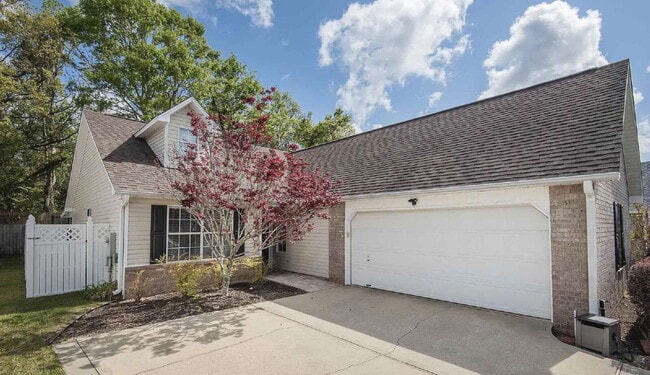 Primary Photo - Spacious 3-Bedroom Home in Prime North Pen...