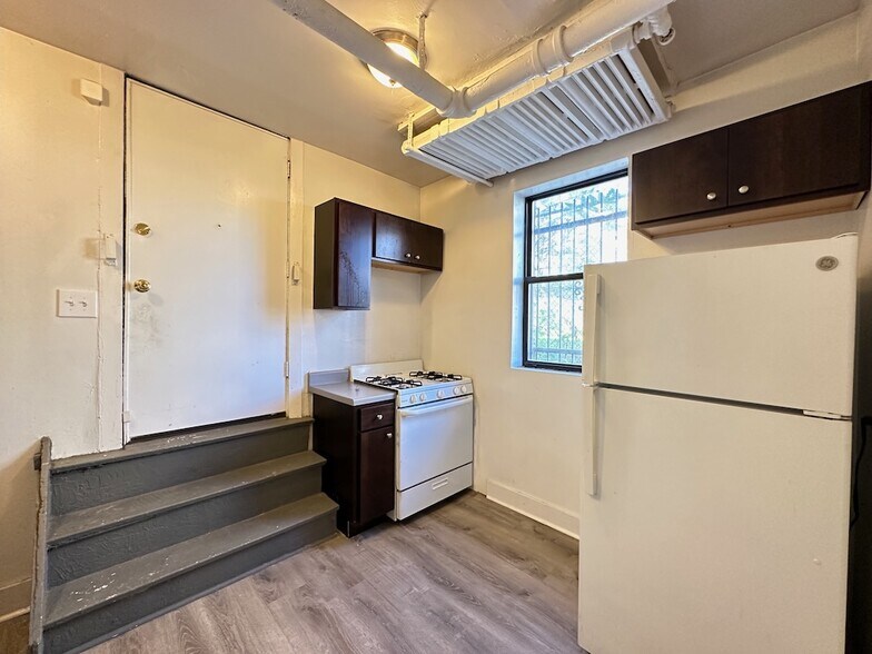 Building Photo - 1542 N Kedzie Ave