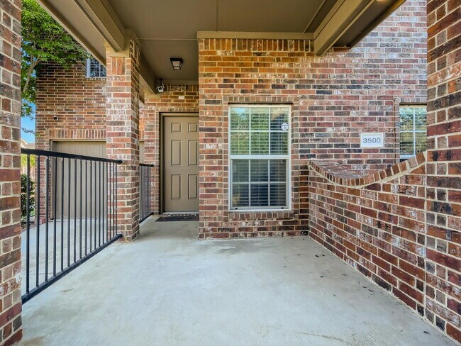 Building Photo - "Charming 3-Bed, 2-Bath Townhouse Retreat in Mesquite – Spacious 1586 Sq Ft on Woodshire Avenue!"...