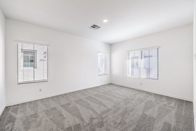 Building Photo - 600 N Carriage Hill Dr