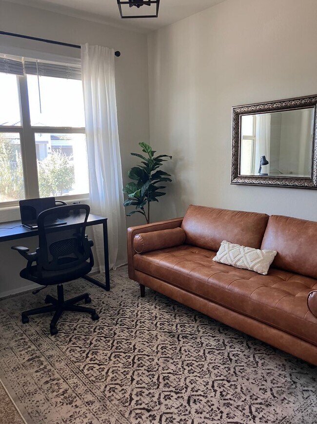 Building Photo - Available as fully furnished or unfurnished! Great Price!!