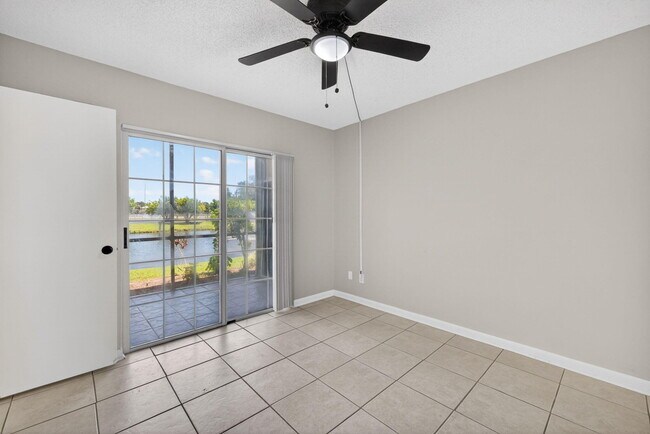 Building Photo - 1650 SE Green Acres Cir