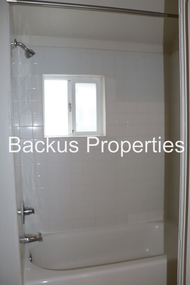 Building Photo - 210 Cypress Ave