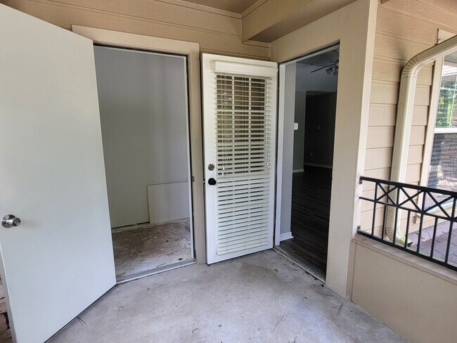 Building Photo - 77 Woodlily Pl