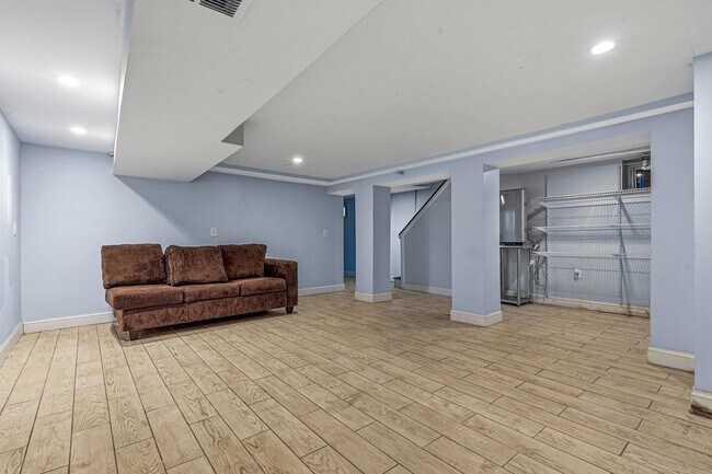 Building Photo - 37 W 34th St.