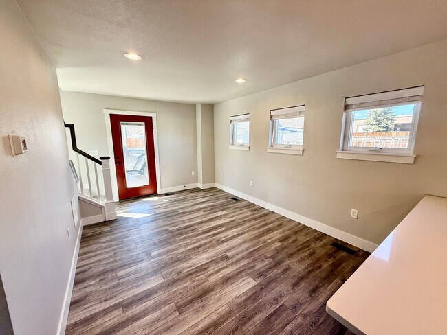 Building Photo - 614 Lesser Dr