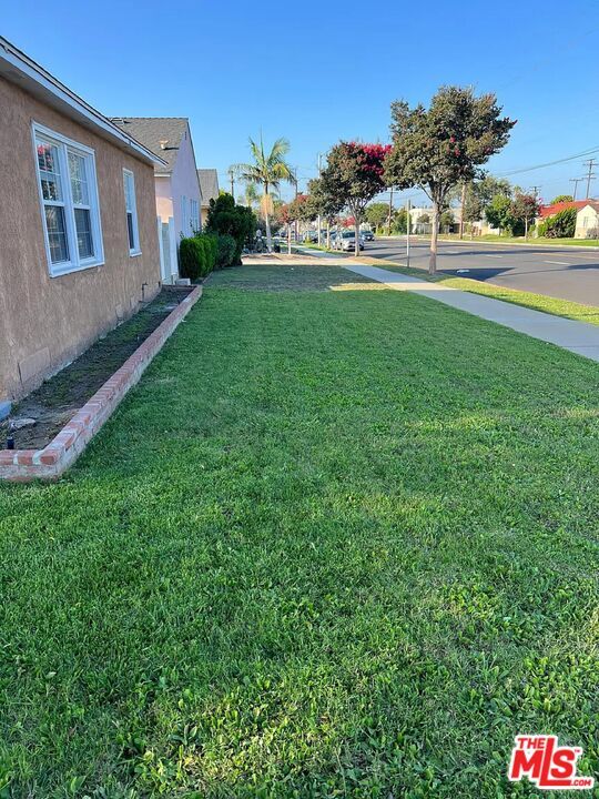 Building Photo - 17039 Crenshaw Blvd
