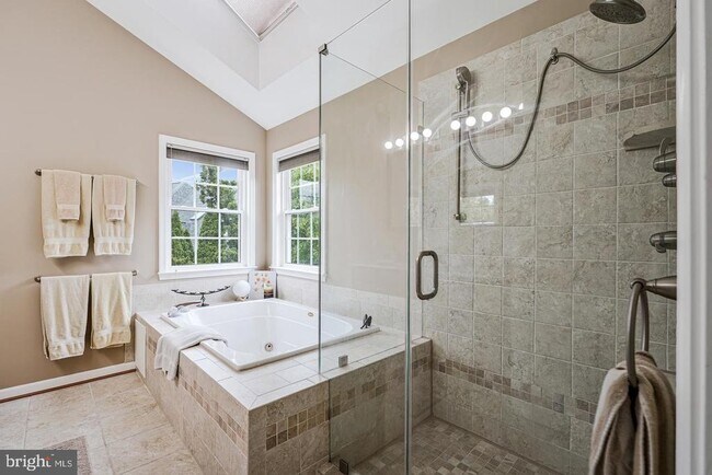 Building Photo - 12405 Willow Falls Dr