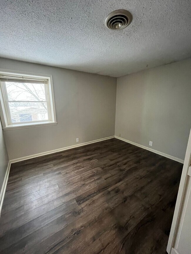 Building Photo - 1801-1803 N Forest Ave