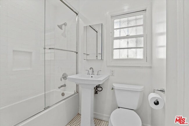 Building Photo - 203 S Detroit St