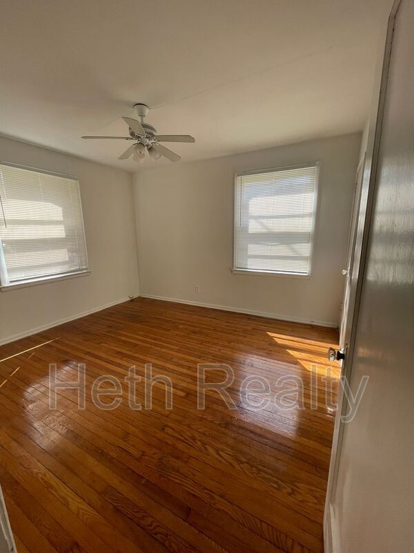 Building Photo - 1529 McDuff Ave S