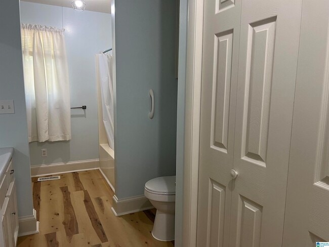 Building Photo - 605 North St E