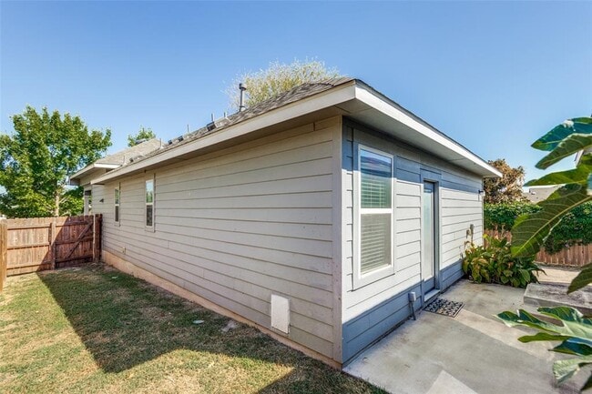 Building Photo - 456 S Brook Dr