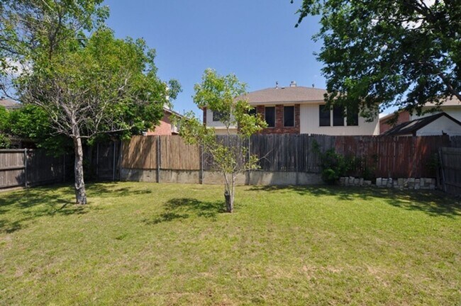 Building Photo - VIEW NOW/COMING SOON - Charming Cul-de-Sac Home in Rockwall with Flexible Floorplan & Spacious Ba...