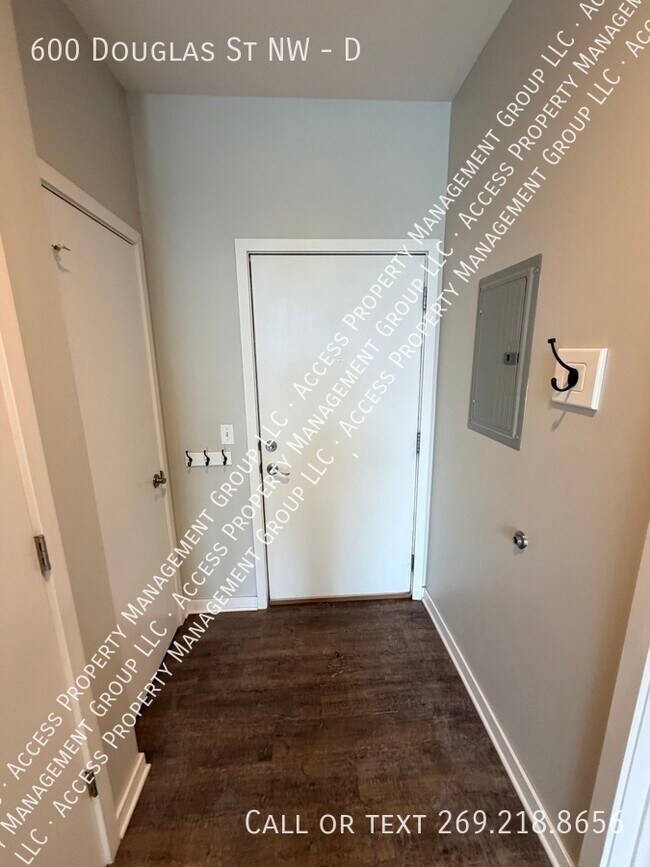 Building Photo - 600 Douglas St NW