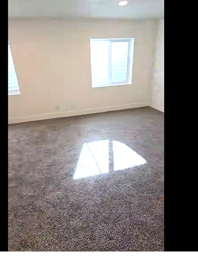 Building Photo - Join this growing Mapleton Village Community.