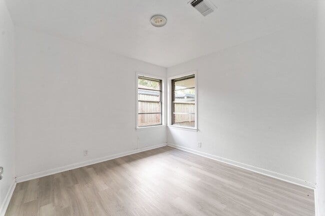 Building Photo - Welcome to a Home Full of Character and Co...