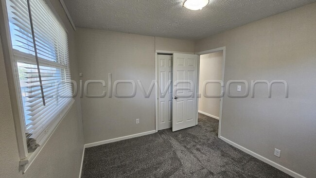Building Photo - 1510 14th Ave SW