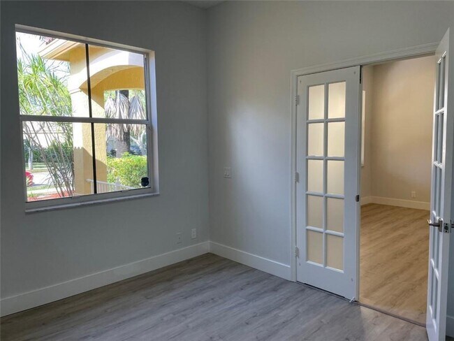 Building Photo - 4293 Laurel Ridge Cir